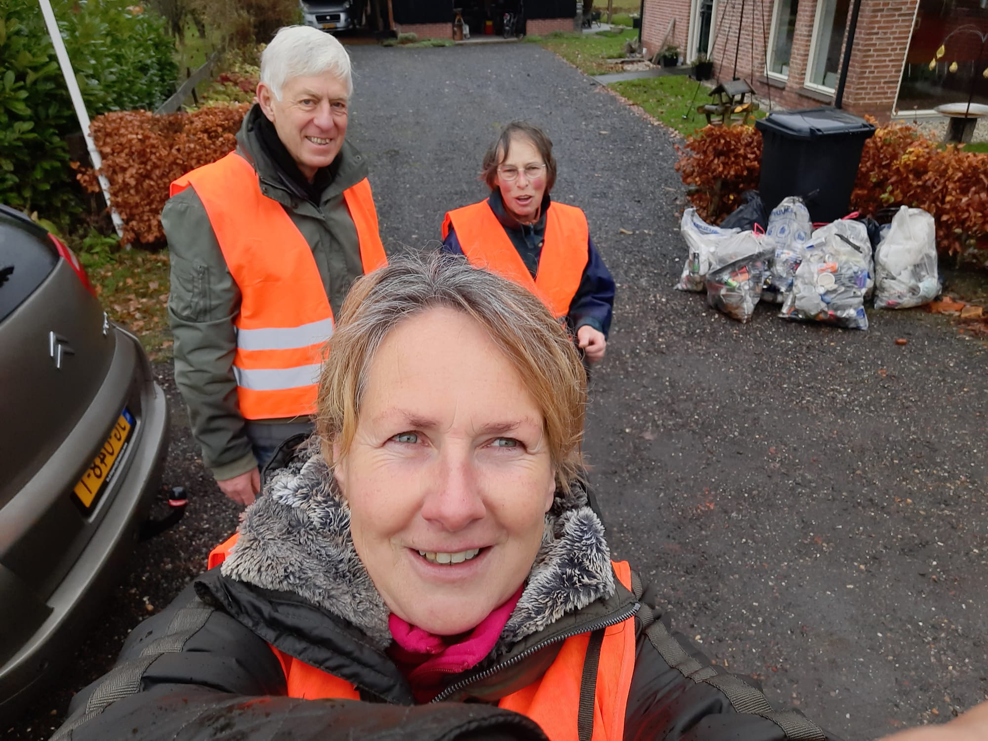 Midwolde Bermbrigade ruimt bermen op (1)